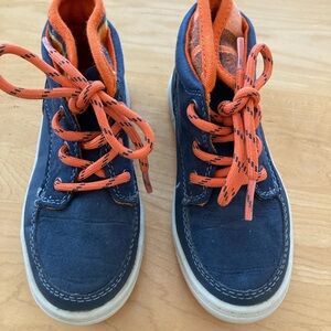 Oshkosh boy shoes size 8
